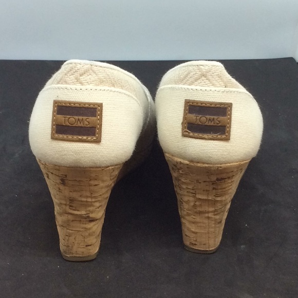 Toms - Picture 2 of 2